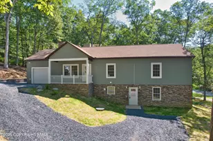 269 Stafford Dr, Bushkill, PA 18324 - Photo 3