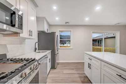  903 Avenue N, Matamoras, PA 18336 - Photo 15