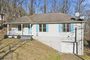 102 Longshore Cir, East Stroudsburg, PA 18302 - Photo 3