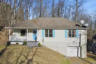 102 Longshore Cir, East Stroudsburg, PA 18302 - Photo 1