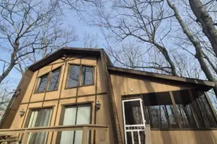 191 Saunders Dr, Bushkill, PA 18324 - Photo 1