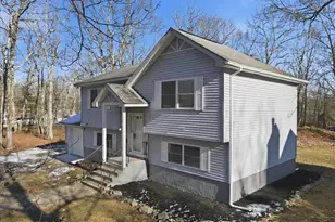 1397 Bear Dr, Bushkill, PA 18324 - Photo 3