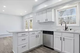 1397 Bear Dr, Bushkill, PA 18324 - Photo 11