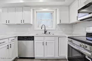 1397 Bear Dr, Bushkill, PA 18324 - Photo 9