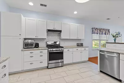  60 Glenmoor Circle, Easton, PA 18045 - Photo 11