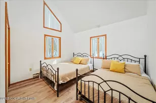 270 Oakenshield Dr, Tamiment, PA 18371 - Photo 15