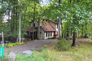 188 Radcliff Rd, Bushkill, PA 18324 - Photo 1