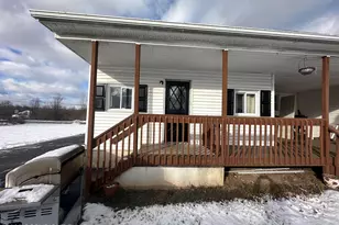 124 Greenview Dr, Brodheadsville, PA 18322 - Photo 1