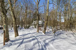 811 Paddock Ct, Lords Valley, PA 18428 - Photo 31