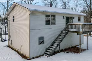 2127 Bushkill Cir, Bushkill, PA 18324 - Photo 7