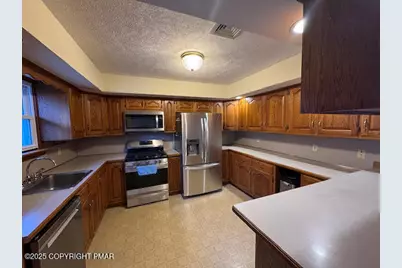  122 Deep Woods Lane, Stroudsburg, PA 18360 - Photo 5