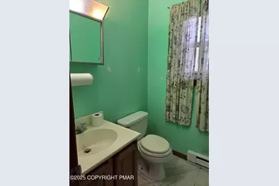  640 Country Place Drive, Tobyhanna, PA 18466 - Photo 9