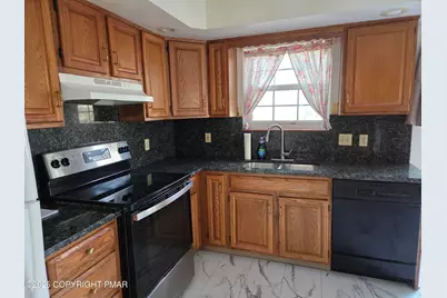  640 Country Place Drive, Tobyhanna, PA 18466 - Photo 7