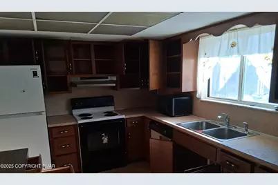  218 Mohican Road, Canadensis, PA 18325 - Photo 9