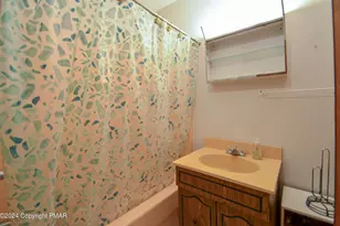 782 Clubhouse Dr, East Stroudsburg, PA 18302 - Photo 9