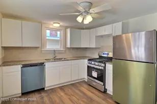 17 Park St, East Stroudsburg, PA 18301 - Photo 9