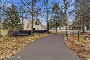 838 Country Pl Dr, Tobyhanna, PA 18466 - Photo 3