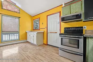 401 Clearview Dr, Long Pond, PA 18334 - Photo 9