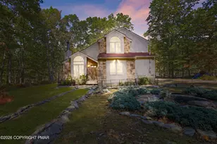 3176 Bluebird Dr, Bushkill, PA 18324 - Photo 1