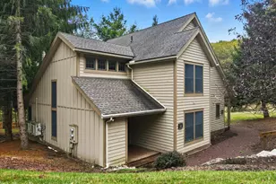 412 Hickory Dr, Tannersville, PA 18372 - Photo 3