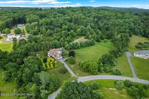 648 Marion Ln, Brodheadsville, PA 18322 - Photo 3