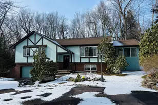 121 Spyglass Hill Rd, Tobyhanna, PA 18466 - Photo 1