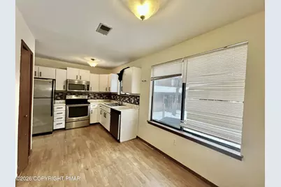  518 Wales Court, Bushkill, PA 18324 - Photo 5