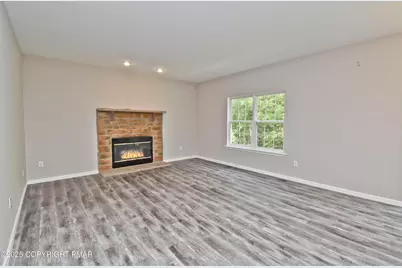  557 Marco Way, East Stroudsburg, PA 18302 - Photo 9
