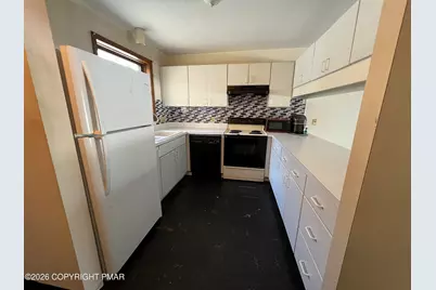  146 Foxfire Drive #APT 106, Mount Pocono, PA 18344 - Photo 7