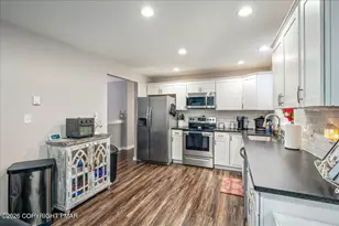 241 Squirrelwood Ct, Effort, PA 18330 - Photo 11