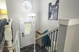 241 Squirrelwood Ct, Effort, PA 18330 - Photo 5