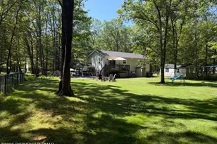 241 Squirrelwood Ct, Effort, PA 18330 - Photo 3