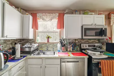  127 Simmons Place, Bushkill, PA 18324 - Photo 5