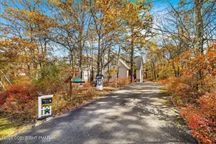 2208 Mohegan Ct, Long Pond, PA 18334 - Photo 3