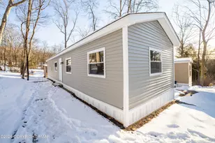 128 Bartion Ct, Bartonsville, PA 18321 - Photo 3