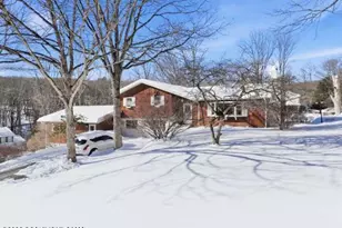 107 Applewood Dr, Swiftwater, PA 18370 - Photo 3