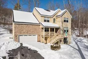 2115 Hemlock Ln, East Stroudsburg, PA 18302 - Photo 1