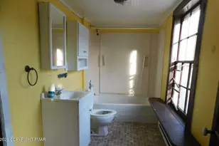 565 River Rd, East Stroudsburg, PA 18301 - Photo 9