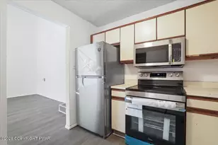 145 Snowshoe Ct, Mount Pocono, PA 18344 - Photo 5