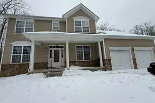 145 Kensington Dr, Bushkill, PA 18324 - Photo 1