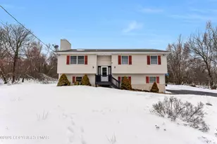 2083 Sun Valley Dr, Blakeslee, PA 18610 - Photo 1