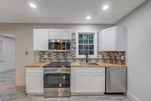 384 Devils Hole Rd, Cresco, PA 18326 - Photo 17