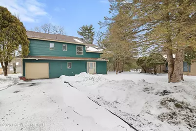  402 Shiny Mountain Court, Greentown, PA 18426 - Photo 5