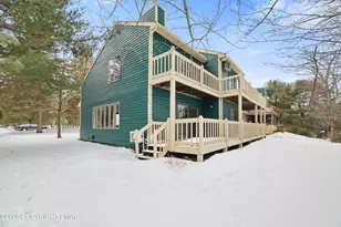 402 Shiny Mountain Ct, Greentown, PA 18426 - Photo 3