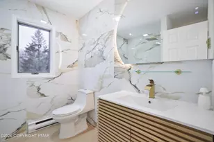 402 Shiny Mountain Ct, Greentown, PA 18426 - Photo 17