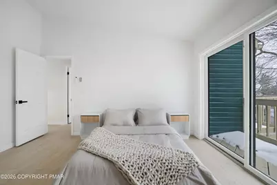  402 Shiny Mountain Court, Greentown, PA 18426 - Photo 9