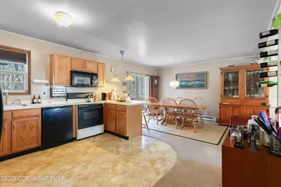  462 Country Place Drive, Tobyhanna, PA 18466 - Photo 11