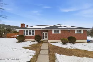 194 Countryside Dr, Brodheadsville, PA 18322 - Photo 1