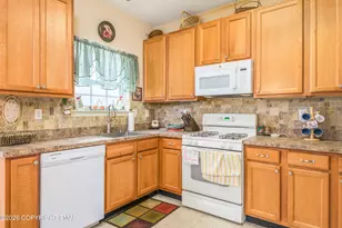 195 Kensington Dr, Bushkill, PA 18324 - Photo 19