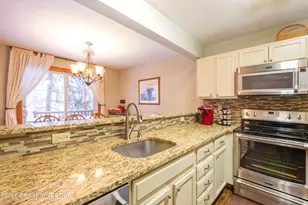 475 Spruce Dr, Tannersville, PA 18372 - Photo 9